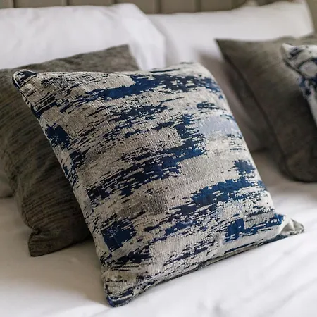 Cityscape Oasis Chic For Urban Dwellers