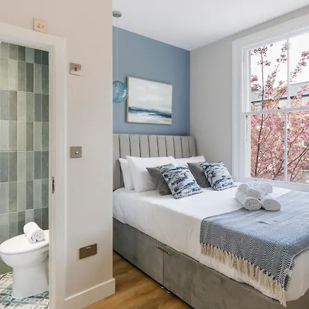 Apartment Cityscape Oasis Chic For Urban Dwellers