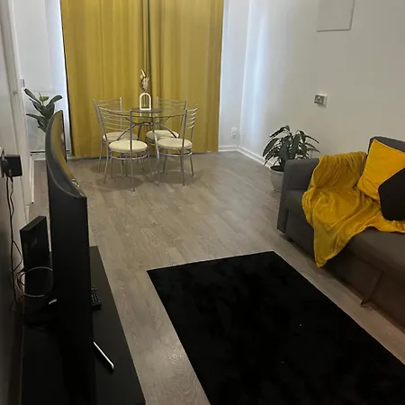 Stylish Near Excel London- Sleeps 4! アパート