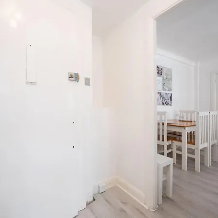 Pass The Keys Cosy One Bedroom Near Hyde Park Oxford Street Apartment *