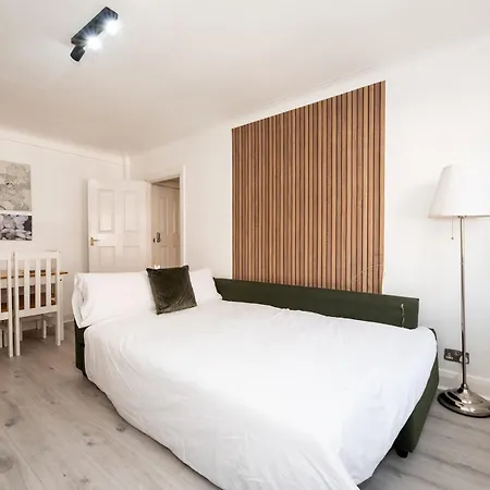 Pass The Keys Cosy One Bedroom Near Hyde Park Oxford Street Apartment *