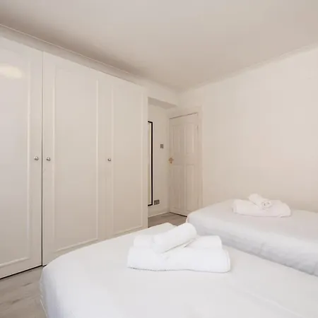 Pass The Keys Cosy One Bedroom Near Hyde Park Oxford Street Apartment London