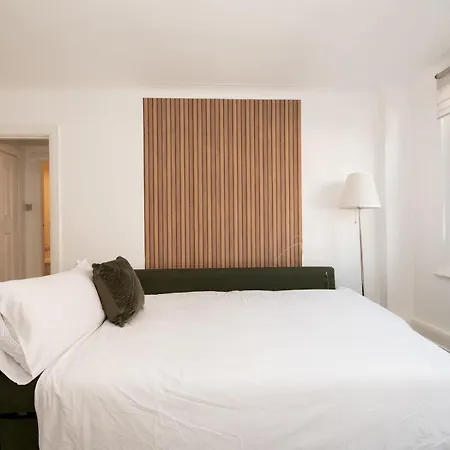 Pass The Keys Cosy One Bedroom Near Hyde Park Oxford Street Apartment