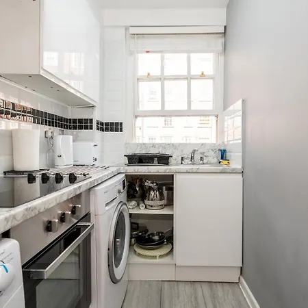 Pass The Keys Cosy One Bedroom Near Hyde Park Oxford Street Apartment London