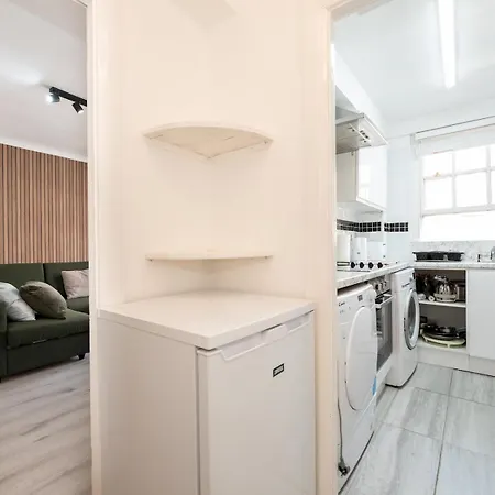 Pass The Keys Cosy One Bedroom Near Hyde Park Oxford Street Apartment