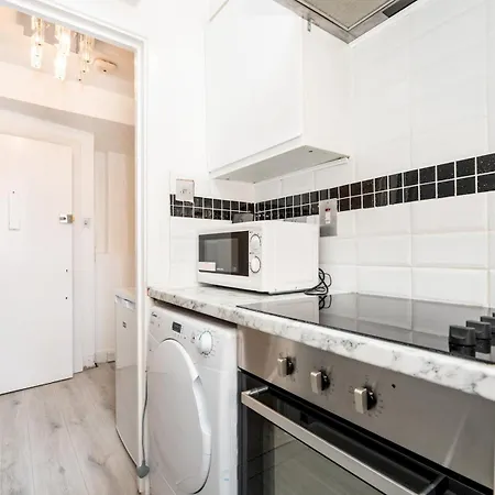 Pass The Keys Cosy One Bedroom Near Hyde Park Oxford Street Apartment *