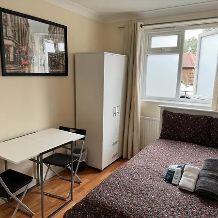 Huge And Affordable 3 Bedroom Flat In Hammersmith For 7 People With Welcome Breakfast *