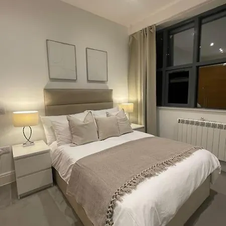 30 Mins From London Apartamento Uxbridge