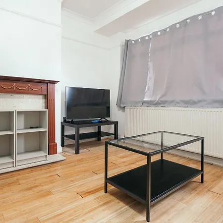 2 Bed, Wembley, Ealing, Apartment London