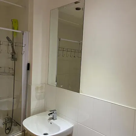En-suite Cozy Double Bedroom * London