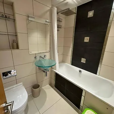 Two Br Flat 5 Mins Walk From Eye G96 Appartamento Londra