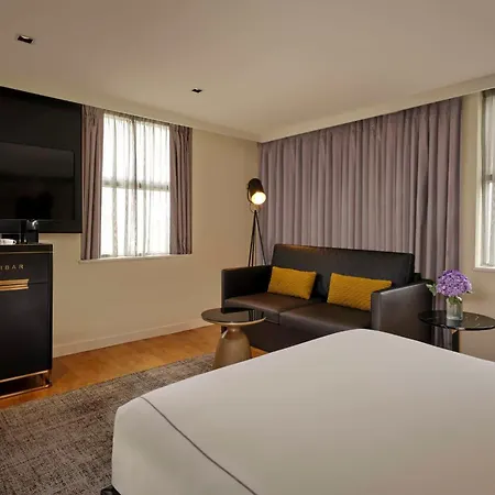 Holmes Hotel 4*