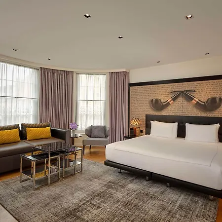 Hotel Holmes 4*