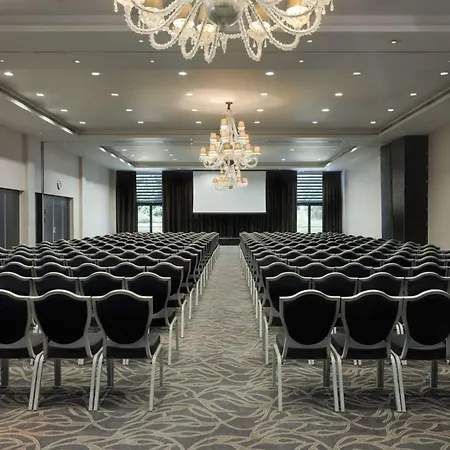 Hotel Hilton London Syon Park 4*