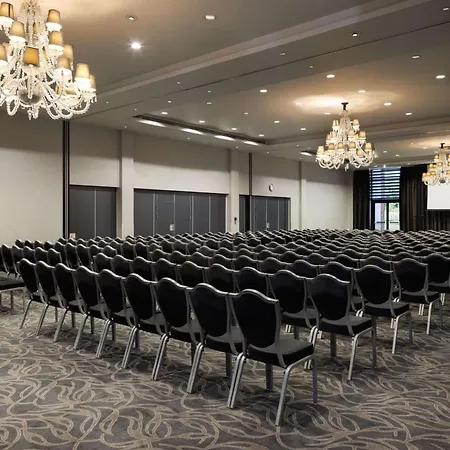 Hilton London Syon Park 4*