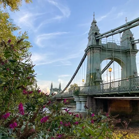 Apartment Perfect For 6 - 2 Bedroom 2 Bathroom By The Famous Hammersmith Riverside London