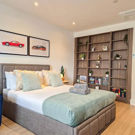 Modern & 3bedroom Flat With Pvt Balcony Steps From Regent's Park Apartment London