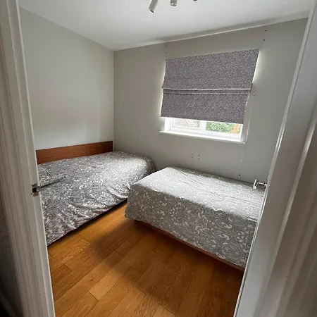 2-bedroom Flat Walking Distance To Excel - Perfect Location! * London