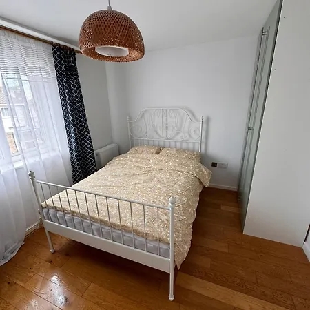 2-bedroom Flat Walking Distance To Excel - Perfect Location! Apartment London