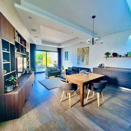 Unique Ultra Modern House * Whetstone