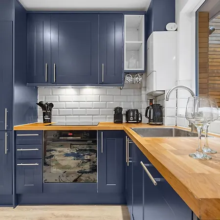 Modern 1 Bed Flat In Barnes Near River Thames Apartment London