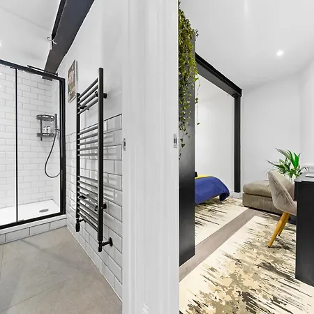 Modern 1 Bed Flat In Barnes Near River Thames London