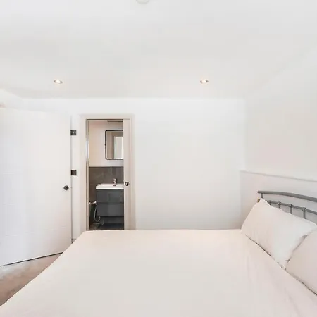 Apartment Perfect For 6 - 2 Bedroom 2 Bathroom By The Famous Hammersmith Riverside *