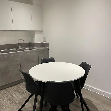 2 Bedroom Luxury In * Barking (Greater London)