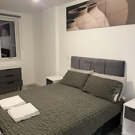 2 Bedroom Luxury In Barking (Greater London)