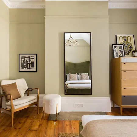 The Tyrwhitt Road Place - Lovely 2bdr Flat With Garden