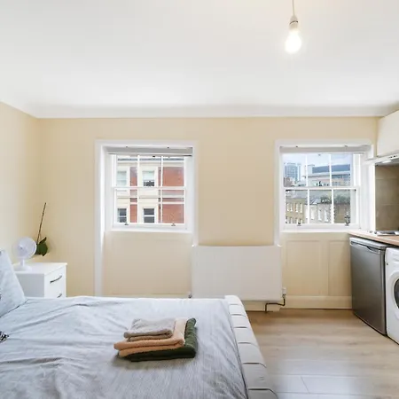 Apartment In Prime W1 London