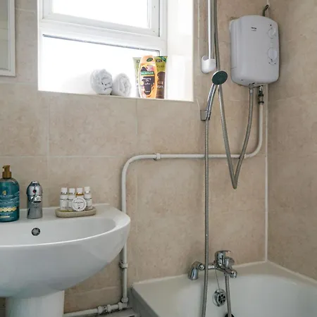 Two Bedroom By Livestay Short Lets & Serviced London, Clapham Londýn