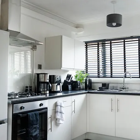 Modern 1 Bed In Greenwich - Wifi - Netflix And Stations Nearby *