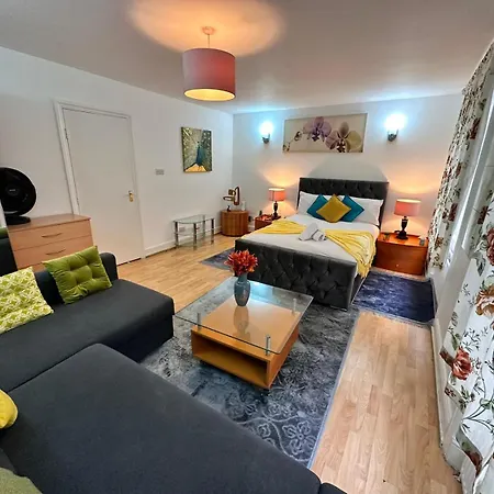 Apartment Bright Studio In Central *