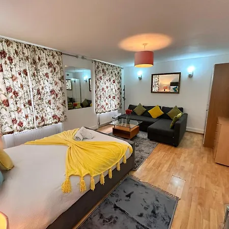 Bright Studio In Central Apartment London
