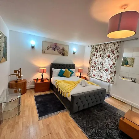 Apartment Bright Studio In Central *