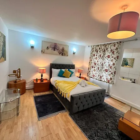 Bright Studio In Central