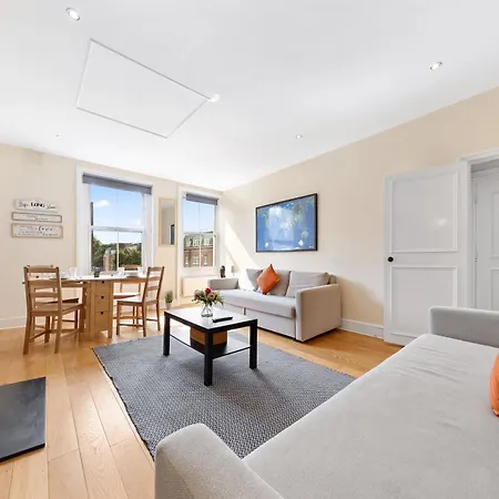 Spacious Sleep 11 With Terrace In Earls Court Ec99 * Londen