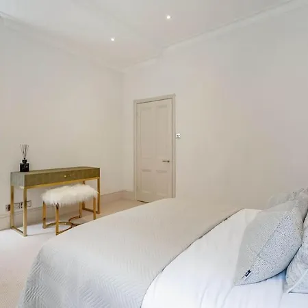 Fabulous 3 Bed In Kensington London