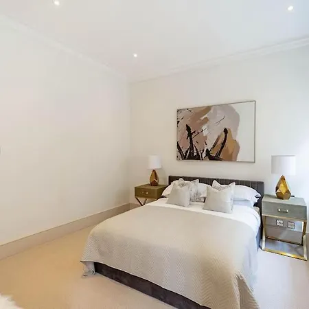 Fabulous 3 Bed In Kensington * London