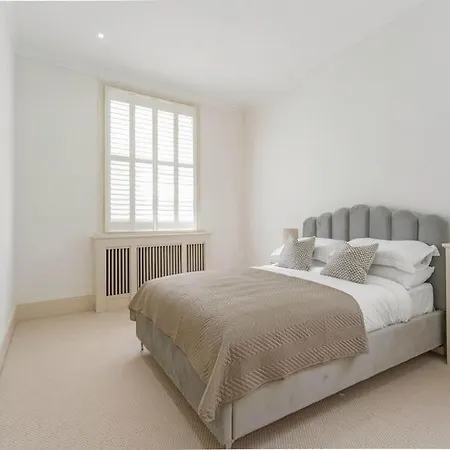 Fabulous 3 Bed In Kensington London
