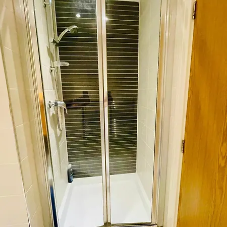 2 Bed Luxury Flat Nxt To Station Appartamento Londra