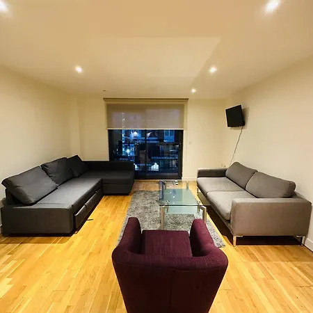 Cosy Modern Tower Bridge