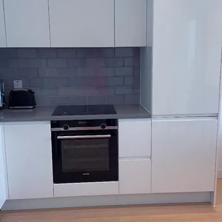 Ds - Entire 1 Bedroom Apartment