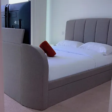 Ds - Entire 1 Bedroom Apartment *
