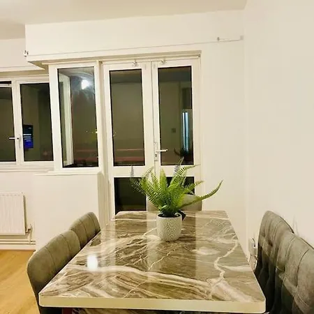 2bd Canarywharf Mile End Private Balcony Free Parking *