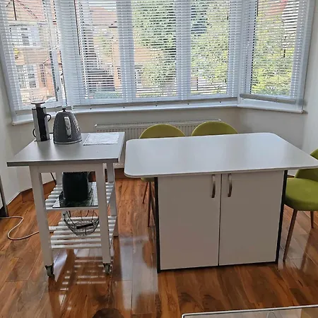 Apartment Two Bedroom In Dollis Hill London