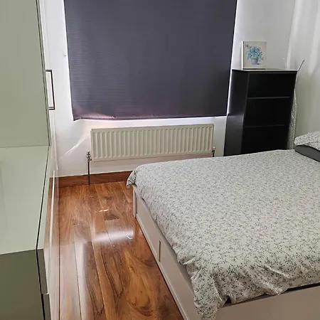 Two Bedroom In Dollis Hill London