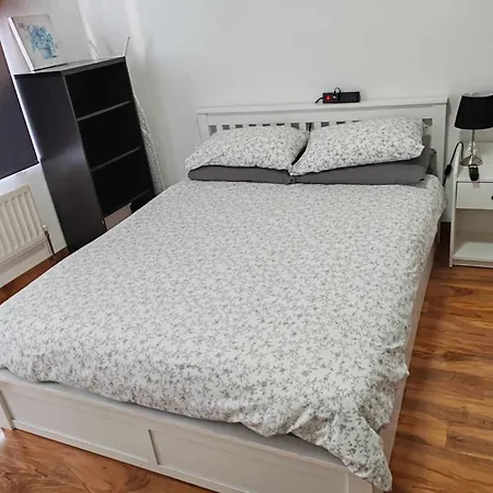 Apartment Two Bedroom In Dollis Hill *