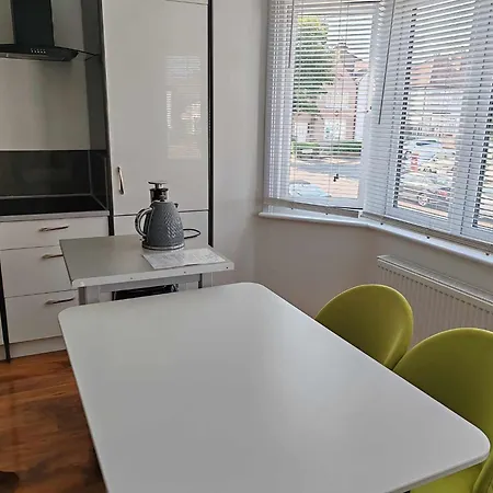 Two Bedroom In Dollis Hill 公寓